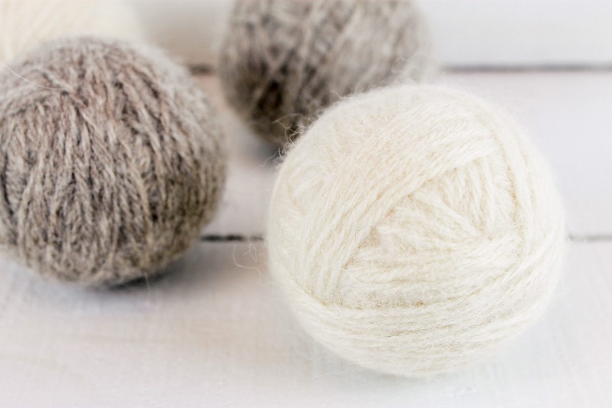 white and gray wool dryer balls